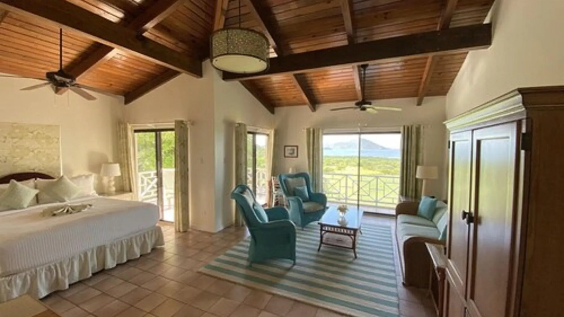 הקונטקטים של Mount Nevis Hotel